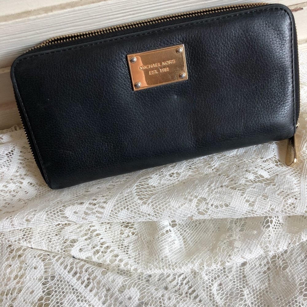 Michael Kors XL black leather wallet